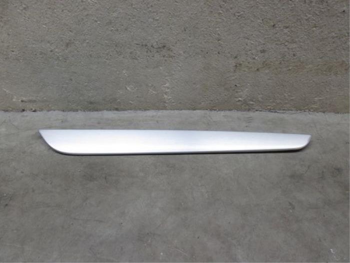 Begagnade Dekorstripe Volkswagen Passat CC (357) Pris € 24,20 Inklusive moms erbjuds av NNP Automotive Group
