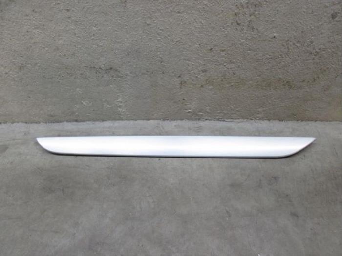 Begagnade Dekorstripe Volkswagen Passat CC (357) Pris € 24,20 Inklusive moms erbjuds av NNP Automotive Group