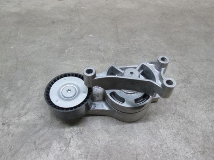 Usados Rodillo tensor correa múltiple Volkswagen Polo V (6R) 2.0 TSI R WRC Street 16V Precio € 24,20 IVA incluido ofrecido por NNP Automotive Group