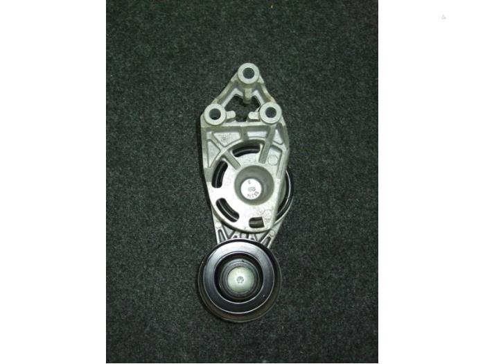 Usados Rodillo tensor correa múltiple Volkswagen Lupo (6X1) 1.4 TDI 75 Precio € 24,20 IVA incluido ofrecido por NNP Automotive Group
