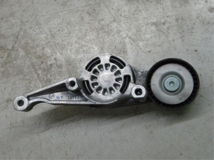 Usados Rodillo tensor correa múltiple Volkswagen Sharan (7M8/M9/M6) 1.9 TDI 90 Precio € 26,62 IVA incluido ofrecido por NNP Automotive Group