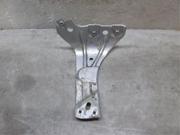 Fender mounting bracket