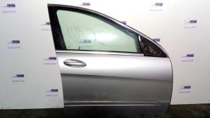 Używane Drzwi prawe przednie wersja 4-drzwiowa Mercedes R (W251) 3.0 320 CDI 24V 4-Matic Cena € 356,95 Z VAT oferowane przez Autoparts Van De Velde