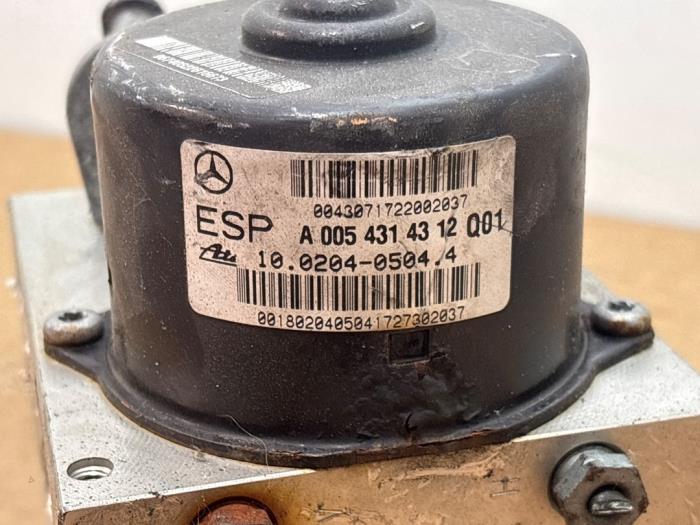 ABS Computer from a Mercedes-Benz SLK (R171) 1.8 200 K 16V 2007