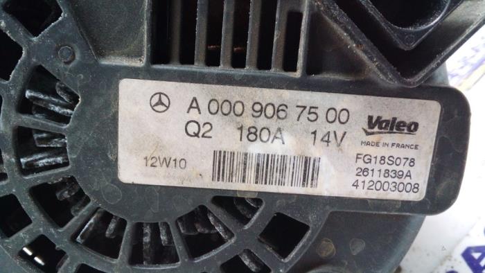 Dynamo d'un Mercedes-Benz C (W204) 3.0 C-320 CDI V6 24V 2013