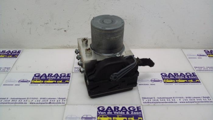 Usagé Ordinateur ABS Mercedes A (W169) 2.0 A-180 CDI 16V Prix € 60,50 Prix TTC proposé par Autoparts Van De Velde
