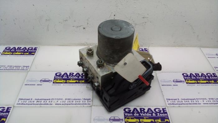 Usagé Ordinateur ABS Mercedes A (W169) 2.0 A-180 CDI 16V Prix € 60,50 Prix TTC proposé par Autoparts Van De Velde