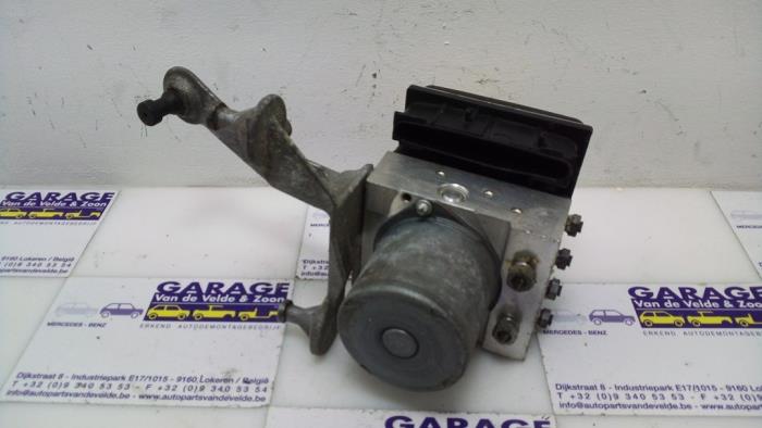 Usagé Ordinateur ABS Mercedes A (W169) 2.0 A-180 CDI 16V Prix € 60,50 Prix TTC proposé par Autoparts Van De Velde