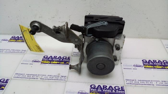 Usagé Ordinateur ABS Mercedes B (W245) 2.0 B-180 CDI 16V Prix € 60,50 Prix TTC proposé par Autoparts Van De Velde