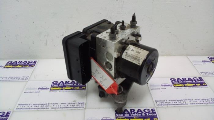 Used ABS Computer Mercedes C (W204) 3.0 C-350 CDI V6 24V Price € 151,25 Inclusive VAT offered by Autoparts Van De Velde