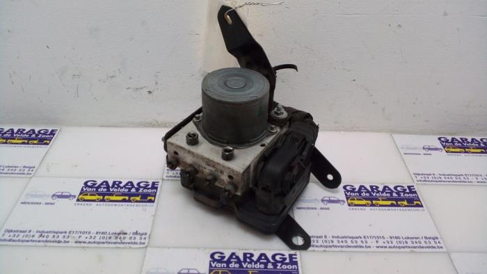 Usagé Ordinateur ABS Mercedes Citan (415.6) 1.2 112 Prix € 108,90 Prix TTC proposé par Autoparts Van De Velde