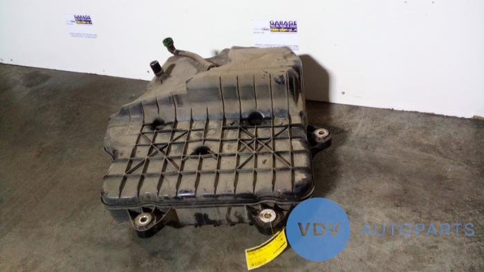 Additive tank from a Mercedes-Benz C (W205) C-200d 2.2 16V 2016