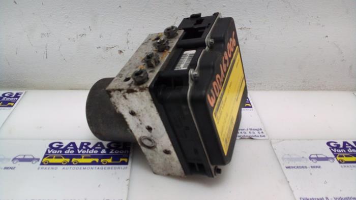 Usagé Ordinateur ABS Mercedes A (W169) 2.0 A-160 CDI 16V 5-Drs. Prix € 60,50 Prix TTC proposé par Autoparts Van De Velde