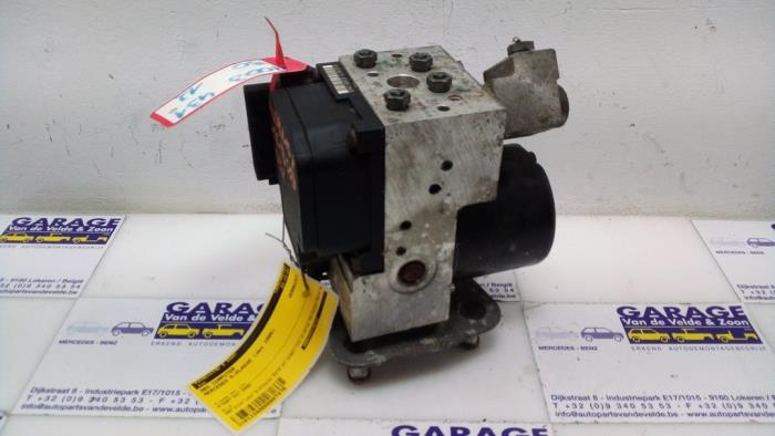 Usagé Ordinateur ABS Mercedes E Combi (S210) 2.7 E-270 CDI 20V Prix € 108,90 Prix TTC proposé par Autoparts Van De Velde