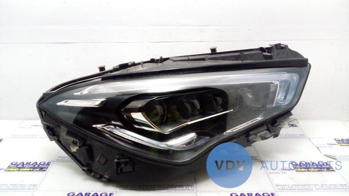 Headlight, right Mercedes CLA 1.3 CLA-200 Turbo 16V - A1189063200 MERCEDES