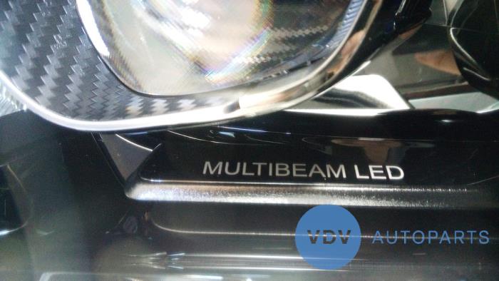 Scheinwerfer links van een Mercedes-Benz AMG GT 4-door coupe (X290) 4.0 63 S V8 Turbo 4-Matic+ 2019