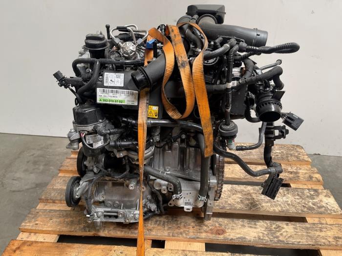 Engine from a Mercedes-Benz A (177.0) 1.3 A-250 e Turbo 16V 2020