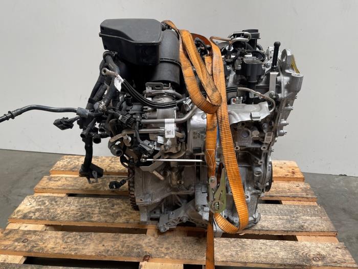 Engine from a Mercedes-Benz A (177.0) 1.3 A-250 e Turbo 16V 2020