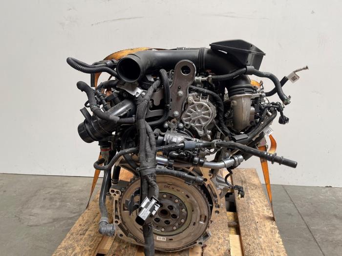 Engine from a Mercedes-Benz A (177.0) 1.3 A-250 e Turbo 16V 2020