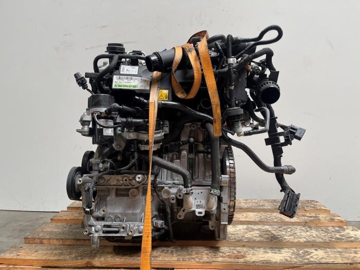 Engine from a Mercedes-Benz A (177.0) 1.3 A-250 e Turbo 16V 2020