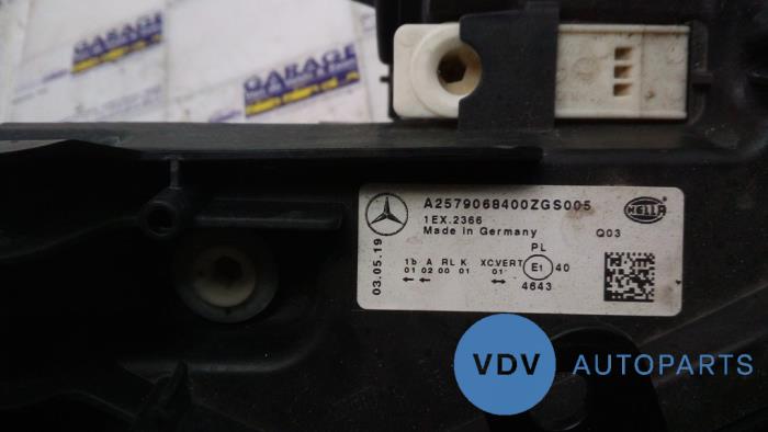 Scheinwerfer rechts van een Mercedes-Benz CLS (C257) 350d 2.9 24V 2021