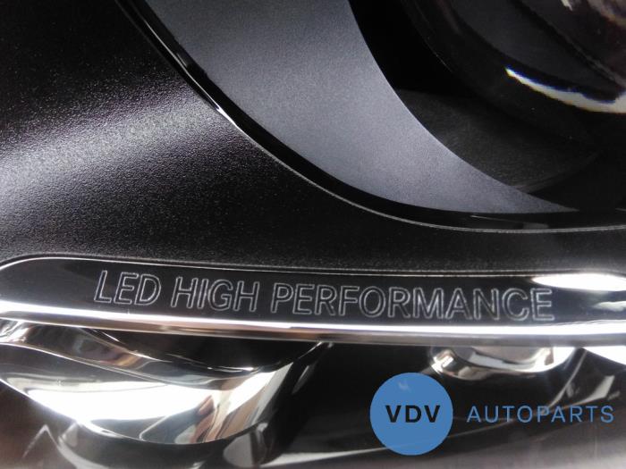Phare gauche d'un Mercedes-Benz AMG GT (C190) 4.0 R V8 Biturbo 2020