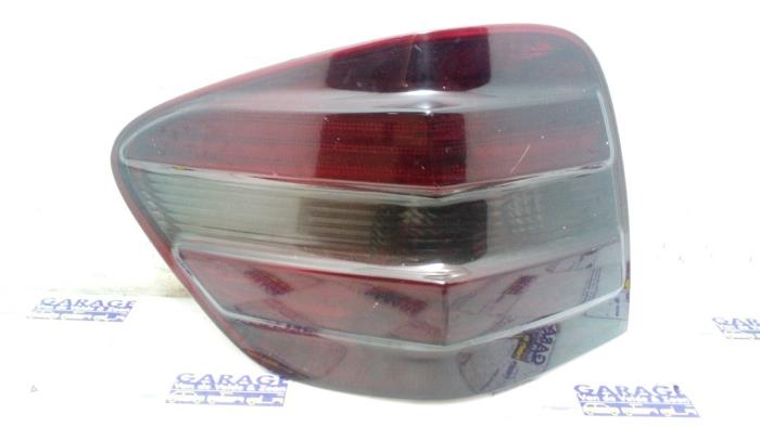 Taillight, left from a Mercedes-Benz ML II (164/4JG) 3.0 ML-320 CDI 4-Matic V6 24V 2007