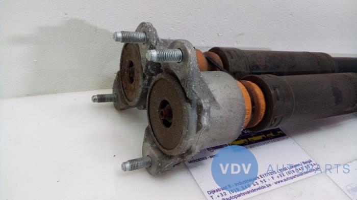 Amortyzator gazowy lewy tyl z Mercedes-Benz A (W176) 1.8 A-200 CDI 16V