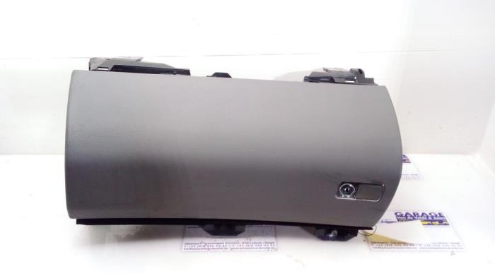 Begagnade Handskfack Mercedes S (W221) 3.0 S-320 CDI 24V 4-Matic Pris € 108,90 Inklusive moms erbjuds av Autoparts Van De Velde