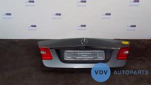 Używane Pokrywa bagaznika Mercedes E (W212) E-200 CDI 16V BlueEfficiency,BlueTEC Cena € 423,50 Z VAT oferowane przez Autoparts Van De Velde