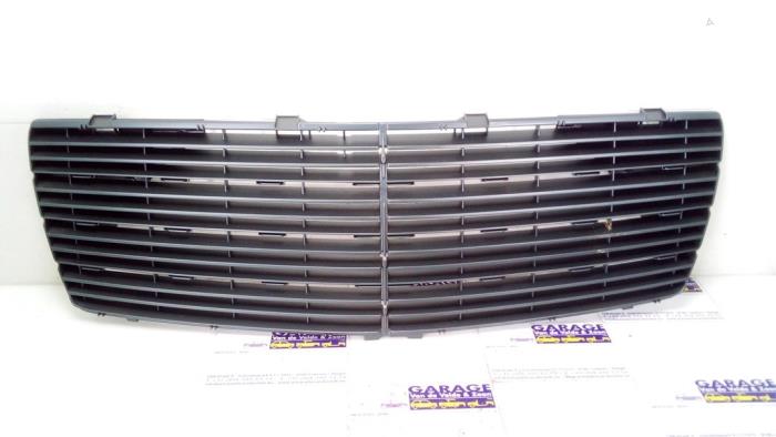 Używane Grill Mercedes S (W140) 3.2 300 SE,SEL 24V (S320) Cena € 108,90 Z VAT oferowane przez Autoparts Van De Velde