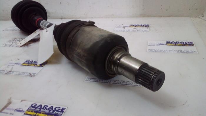 CV joint, front from a Mercedes-Benz E (W212) E-250 CDI 16V BlueEfficiency 4-Matic 2012