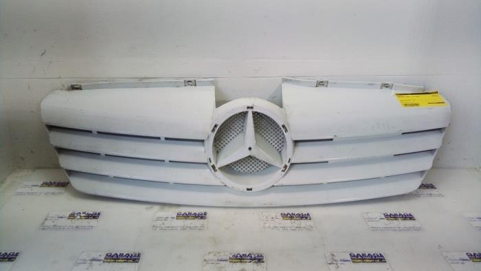 Używane Grill Mercedes Vaneo (W414) 1.6 Cena € 30,25 Z VAT oferowane przez Autoparts Van De Velde