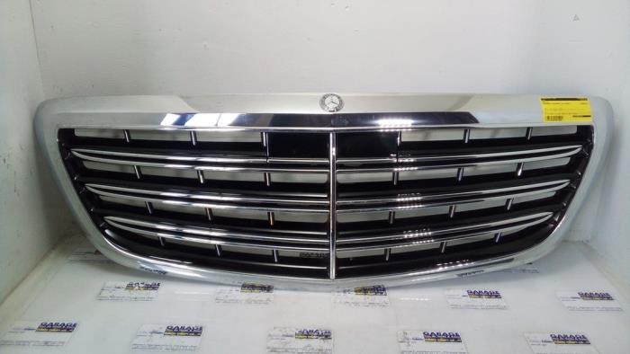 Używane Grill Mercedes S (222.0/222.1) 3.0 S-350d 4-Matic Cena € 363,00 Z VAT oferowane przez Autoparts Van De Velde