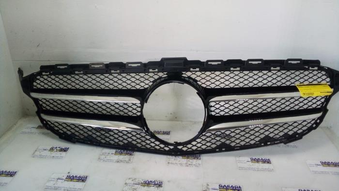 Używane Grill Mercedes C (W205) C-200d 2.2 16V Cena € 90,75 Z VAT oferowane przez Autoparts Van De Velde