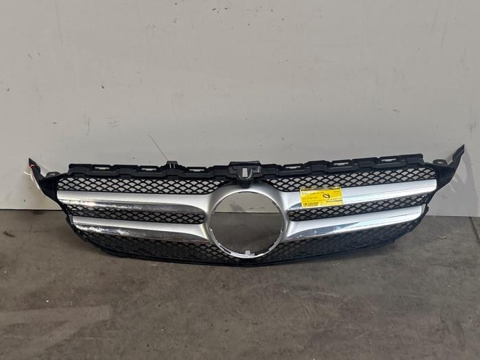 Używane Grill Mercedes C (W205) C-200 1.6 CDI BlueTEC, C-200 d 16V Cena € 102,85 Z VAT oferowane przez Autoparts Van De Velde
