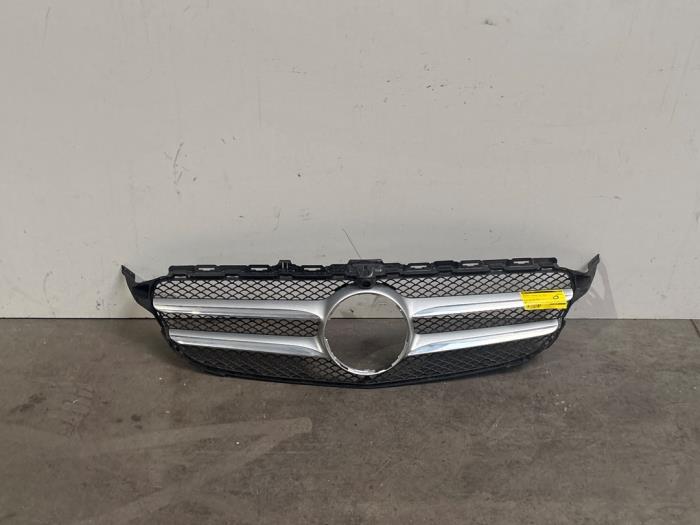 Używane Grill Mercedes C (W205) C-200 1.6 CDI BlueTEC, C-200 d 16V Cena € 102,85 Z VAT oferowane przez Autoparts Van De Velde