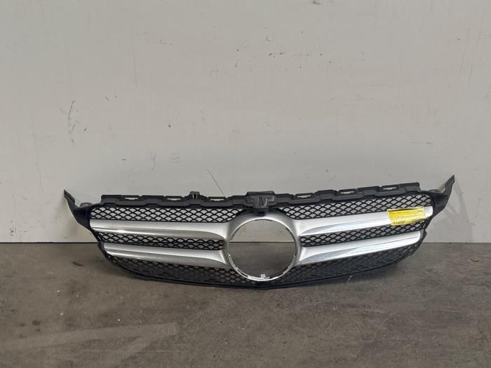 Używane Grill Mercedes C (W205) C-200 1.6 CDI BlueTEC, C-200 d 16V Cena € 102,85 Z VAT oferowane przez Autoparts Van De Velde