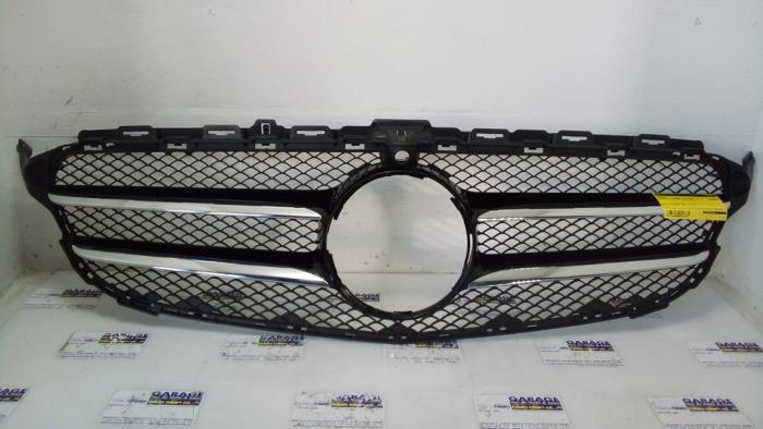 Używane Grill Mercedes C (W205) C-200 1.6 CDI BlueTEC, C-200 d 16V Cena € 102,85 Z VAT oferowane przez Autoparts Van De Velde