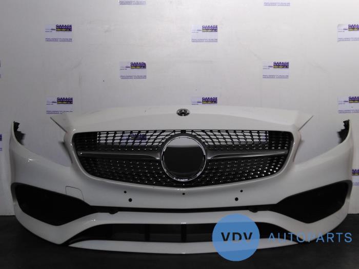 Stoßstange vorne van een Mercedes-Benz A (W176) 1.5 A-160 CDI, A-160d 16V 2017