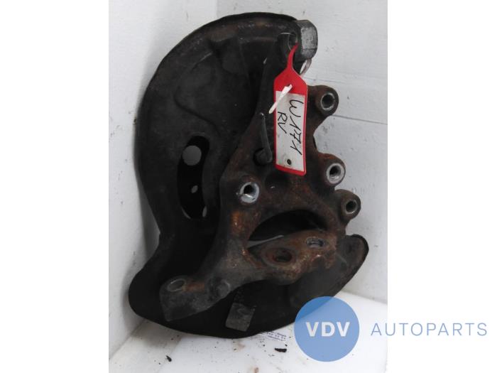 Knuckle, front right from a Mercedes-Benz C Combi (S203) 2.2 C-200 CDI 16V 2004