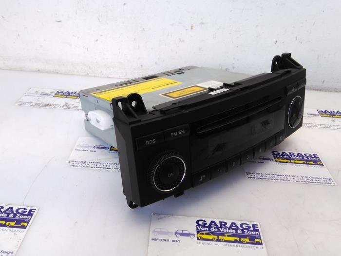 Gebrauchte Radio Mercedes A (W169) 1.7 A-170 5-Drs. Preis € 121,00 Mit Mehrwertsteuer angeboten von Autoparts Van De Velde