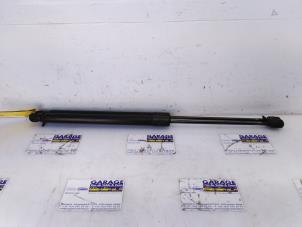 Used Set of gas struts for boot Mercedes B (W245,242) 2.0 B-200 16V Price € 12,10 Inclusive VAT offered by Autoparts Van De Velde