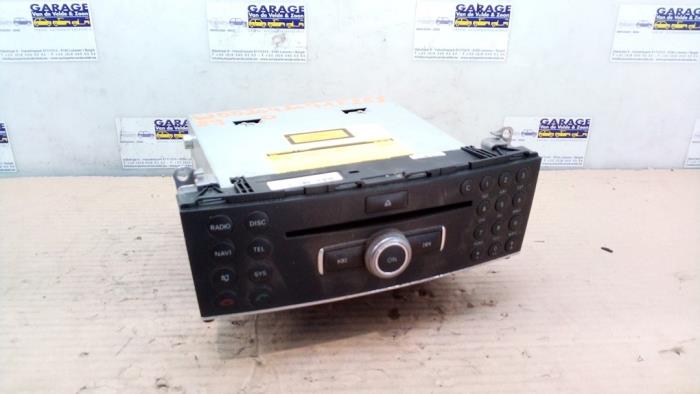 Używane Radio Mercedes C (W204) 2.2 C-220 CDI 16V Cena € 181,50 Z VAT oferowane przez Autoparts Van De Velde