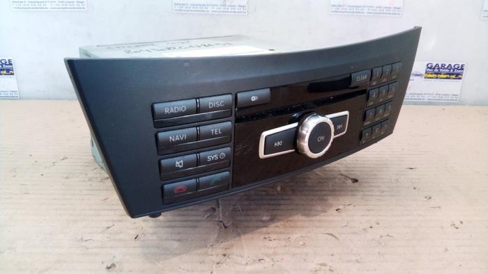 Używane Radio Mercedes C (C204) 2.2 C-220 CDI 16V BlueEfficiency Cena € 108,90 Z VAT oferowane przez Autoparts Van De Velde
