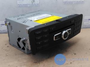Usados Radio Mercedes A (W176) 1.5 A-180 CDI, A-180d 16V Precio € 121,00 IVA incluido ofrecido por Autoparts Van De Velde