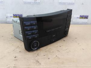 Używane Radio Mercedes E (W211) 2.2 E-220 CDI 16V Cena na żądanie oferowane przez Autoparts Van De Velde