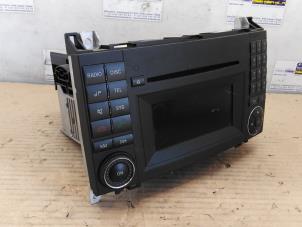 Usados Radio Mercedes A (W169) 2.0 A-180 CDI 16V 5-Drs. Precio € 151,25 IVA incluido ofrecido por Autoparts Van De Velde