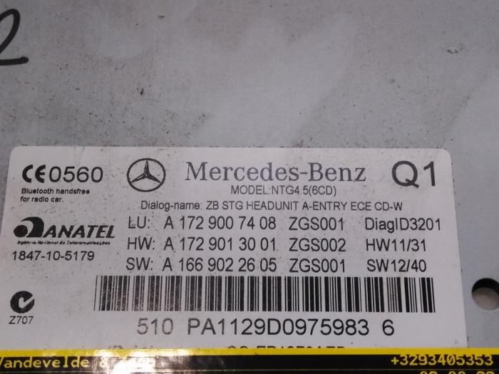 Radio from a Mercedes-Benz SLK (R172) 2.1 250 CDI 16V BlueEFFICIENCY 2013