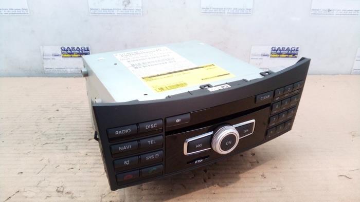 Używane Radio Mercedes E Estate (S212) E-350 CDI V6 24V BlueEfficiency Cena € 121,00 Z VAT oferowane przez Autoparts Van De Velde
